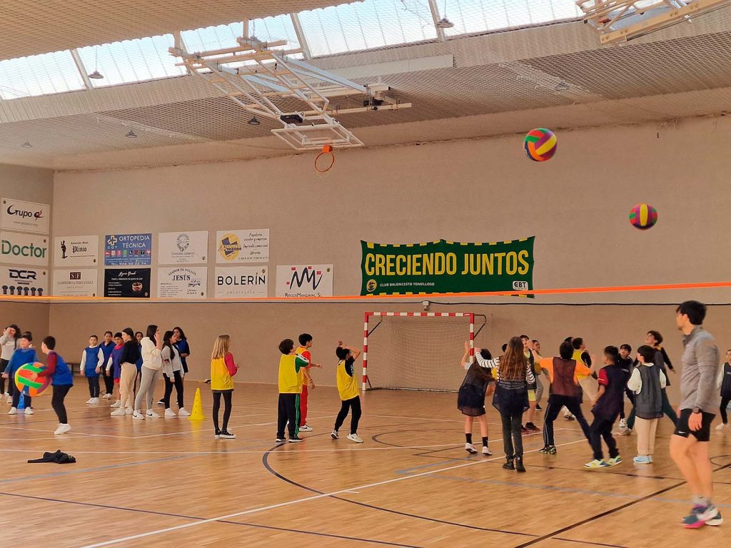 EL ALUMNADO DE LOS COLEGIOS NOS VISITAN